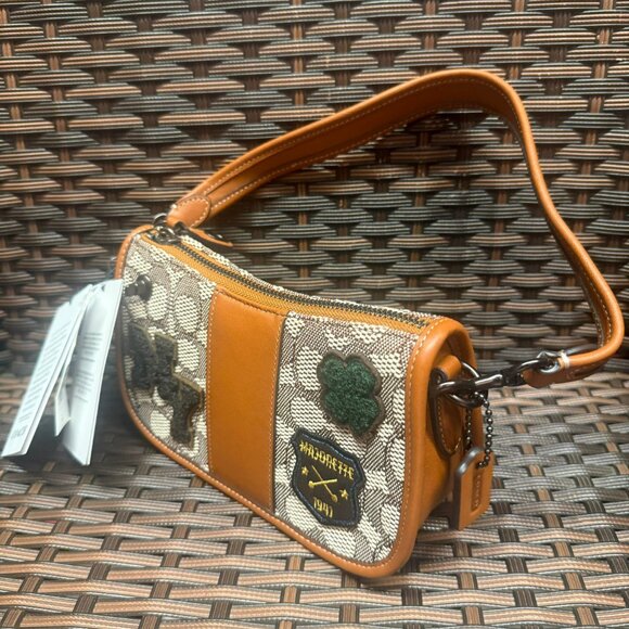 coach Swinger Bag 20 In Signature Jacquard With Varsity Patches cg169 - Picture 4 of 8